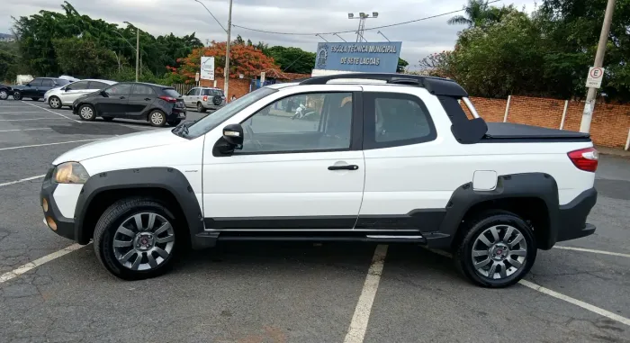 Fiat Strada Adv.1.8 16V Locker Dualo. Flex CD 2015