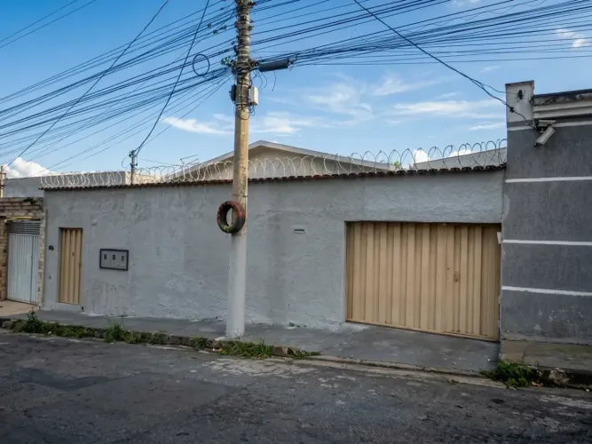 Casa (Comercial ou Residencial) - Amplo Espaço e Garagem - 221,40m² - Piratininga / Venda