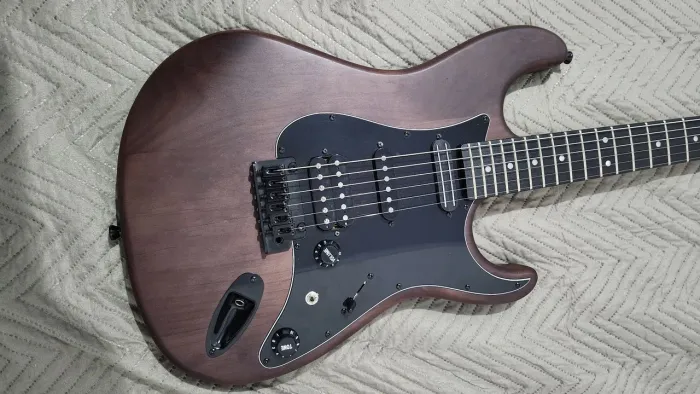 GUITARRA TAGIMA JA3 COM TARRACHAS COM TRAVA GUYKER