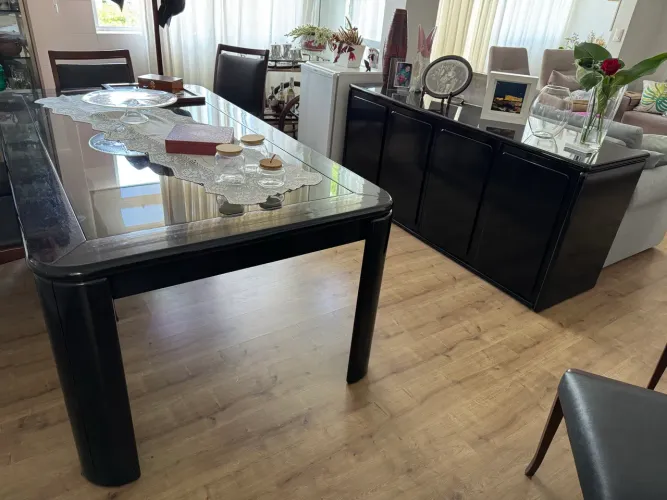 Mesa madeira e vidro para 8 pessoas 