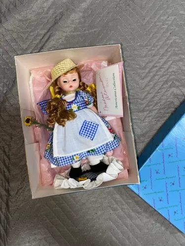 Boneca porcelana Madame Alexander importada