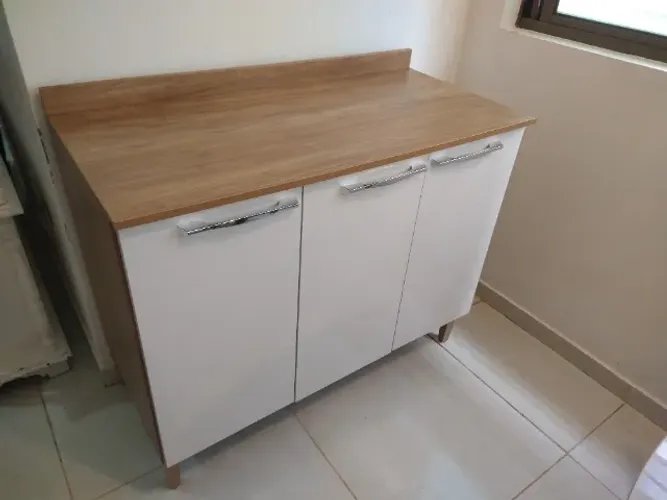 Balcão armário tipo buffet, com 3 portas e prateleira interna (ideal para salas de jantar)