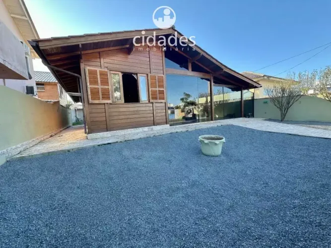Aluguel Casa 2 quartos 1 suíte com churrasqueira e garagem no bairro Carianos