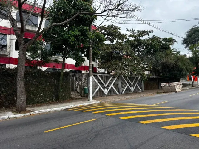 Sobrado a venda e ou locação na vila mariana com três pavimentos.