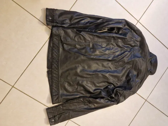 Blusa de couro ecológico