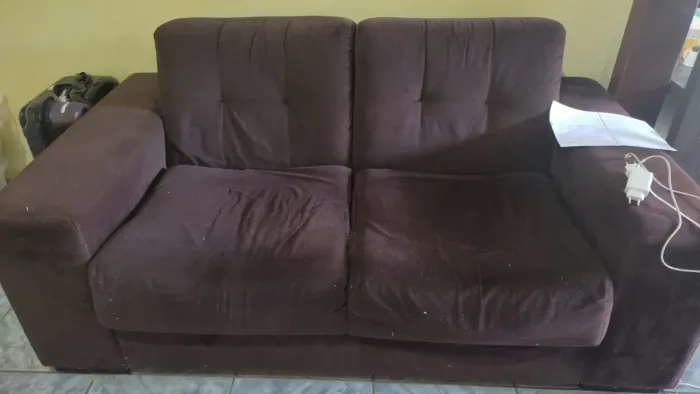Sofá Marrom de Veludo 2 lugares