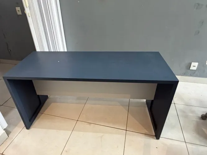 Vendo mesas novas e armário para escritório