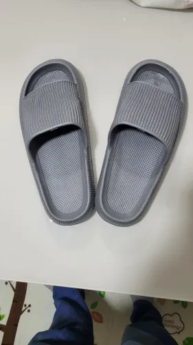 Chinelo macio cinza em eva