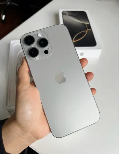 iPhone 16 pro Max natural 256 Gb 6 meses garantia