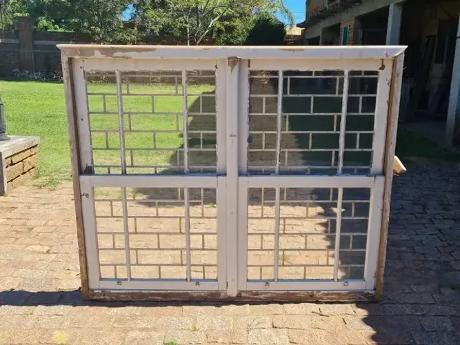 3 JANELAS ANTIGAS MADEIRA MACIÇA COM GRADES