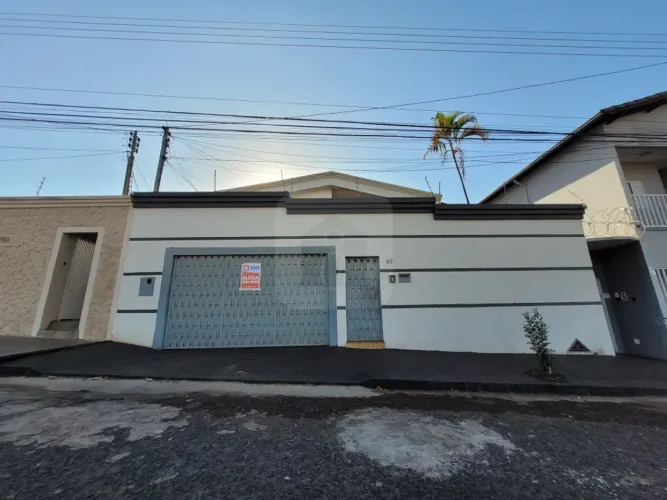 Casa para locação no bairro Osvaldo Rezende