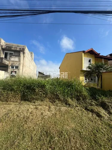 Terreno plano no condomínio Aruã