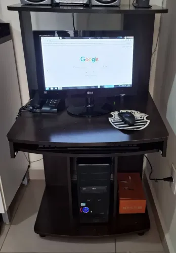 Computador completo, incluindo o móvel