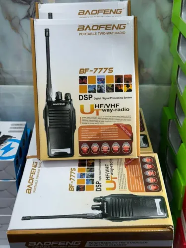 Kit rádio comunicador com 2 unidades com fone e carregador