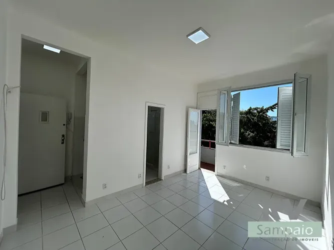Imóvel para alugar de 24m² varanda e vista livre na Glória - Rua do Russel