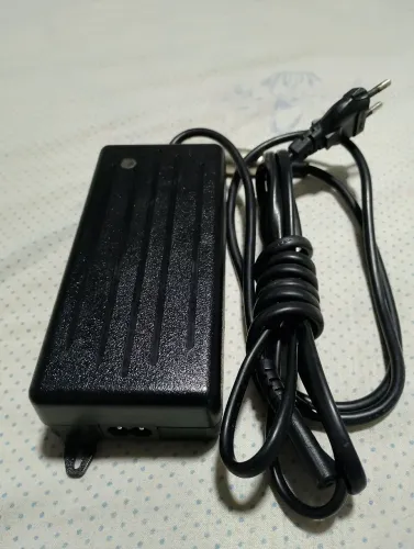 Carregador de bateria de cadeira de rodas dellamed modelo D800