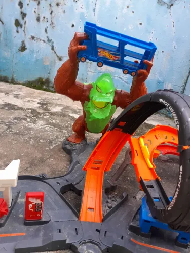 Pista completa hotwheels 200 pra vender logo.