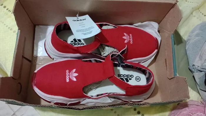 Tênis Adidas novo número 35 