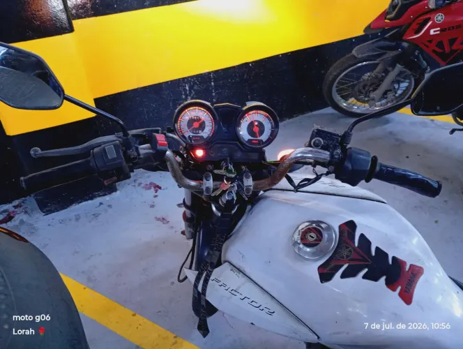 Vendo moto Yamaha branca 2014