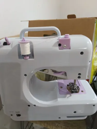 Máquina de costura portátil