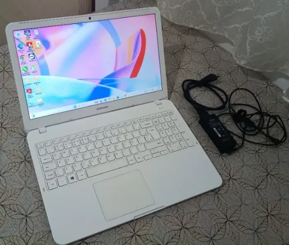 Notebook Samsung i5 Oitava Geração - SSD - Tela 15 polegadas - Parcelo em até 12 vezes