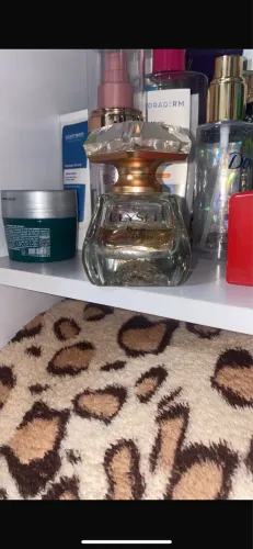 1 perfume pela a metade do frasco 