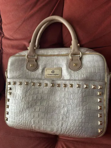 Bolsa carteiro CS COURO - acompanha a faixa para usar transversal - na etiqueta 