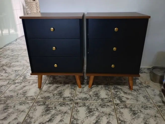 vendo 2 mesas de cabeceira