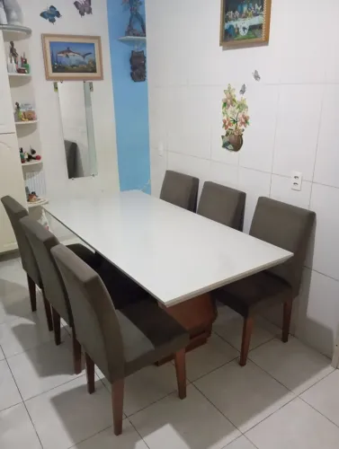 Mesa de jantar com 6 cadeiras 