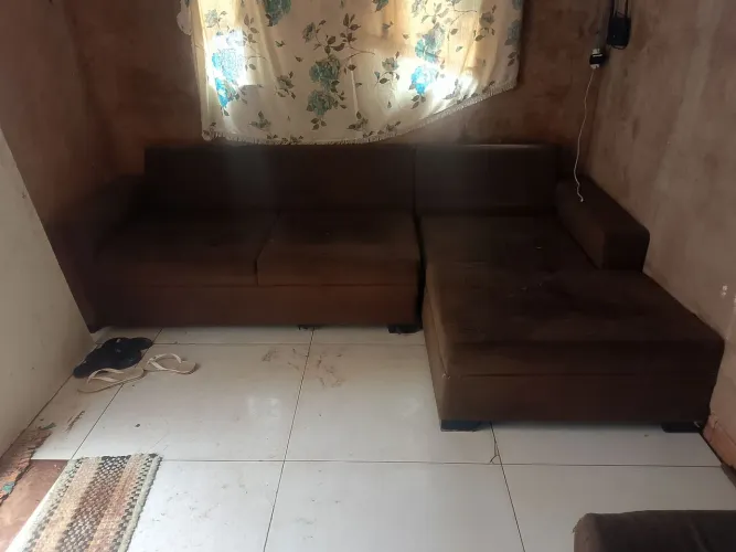 Vendo sofá todos por 600 mais informações chama no PV *.