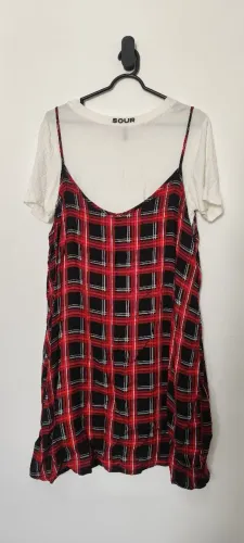 Vestido de alça com camiseta tamanho M Renner