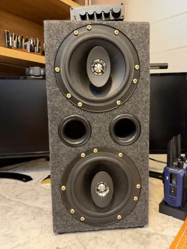 Caixa de som montada - Amplificador Fosi e Caixas KEF