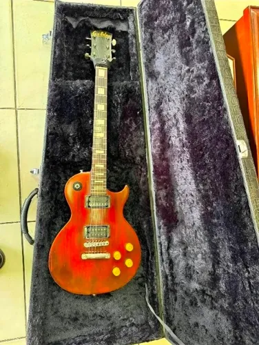Guitarra Golden anos 90 com case