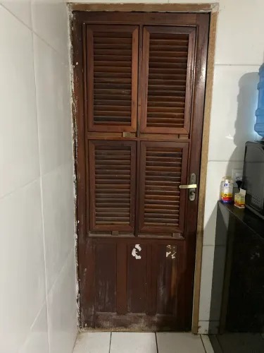Porta de madeira maçaranduba 2,10 x 80 com forramanto 
