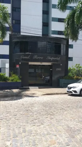 Imóvel para aluguel possui 264 metros quadrados com 4 quartos em Candelária - Natal - RN