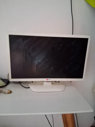 Vendo uma TV,  tela de computador por 450 reais