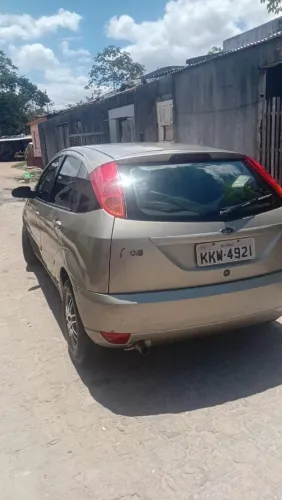 Ford Focus 1.8 16V 5P 2003