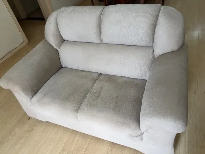 Sofá dois e três lugares na cor cinza