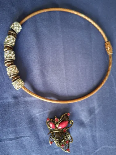 Colar cobre pedras e presilha e cabelo pedras