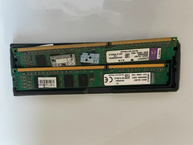 Dupla memoria ram DDR3 uma de 2gb e outra de 4gb