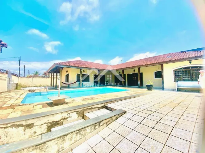 Casa com piscina em Peruíbe REF: 9592