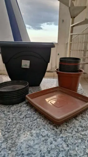 Kit jardim vasos e prateleiras suspensas
