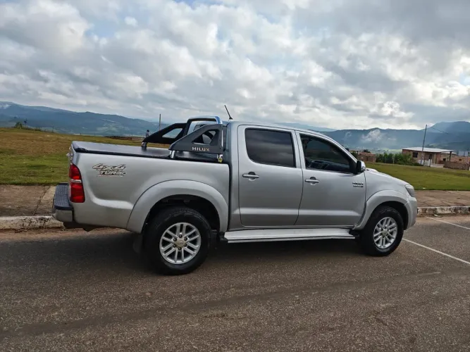 Toyota Hilux CD SRV D4-d 4X4 3.0 TDI Diesel AUT 2013