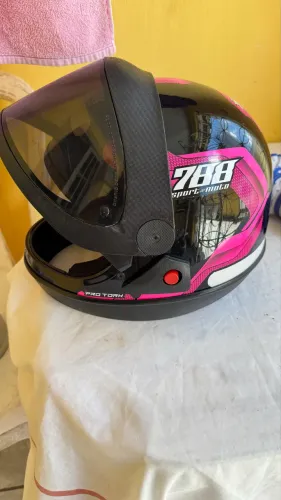 Vendo Capacete de moto seminovo 