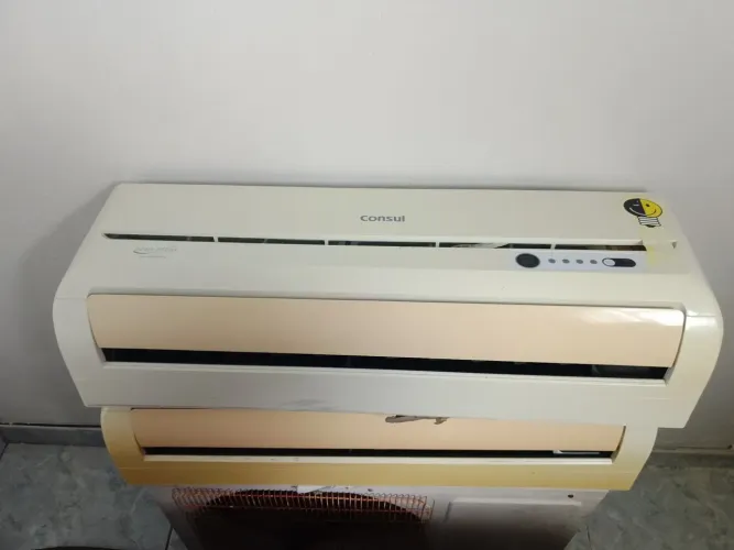 Vende-se os dois ar por 800,00 reais - Lê Descrição 