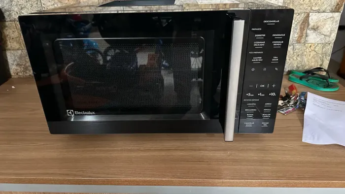 Microondas de embutir Electrolux novo ME3BP