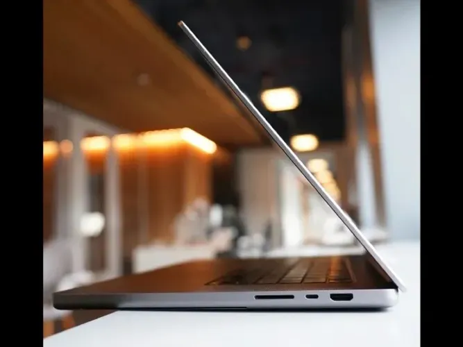 MacBook Pro16" M2 Max - 96GB RAM - 4TB SSD - Impecável (+ Fatura Loja Apple)