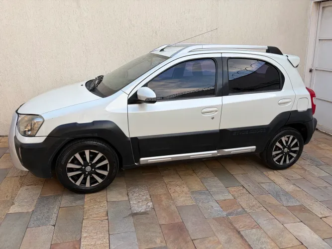 Toyota Etios Cross 1.5 Flex 16V 5P Mec. 2016
