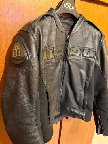 Jaqueta Moto Icon de Couro c/ proteção p Coluna