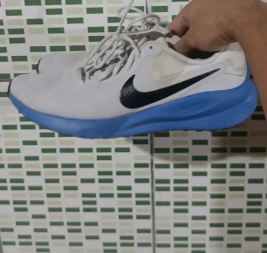 Nike Revolution 7